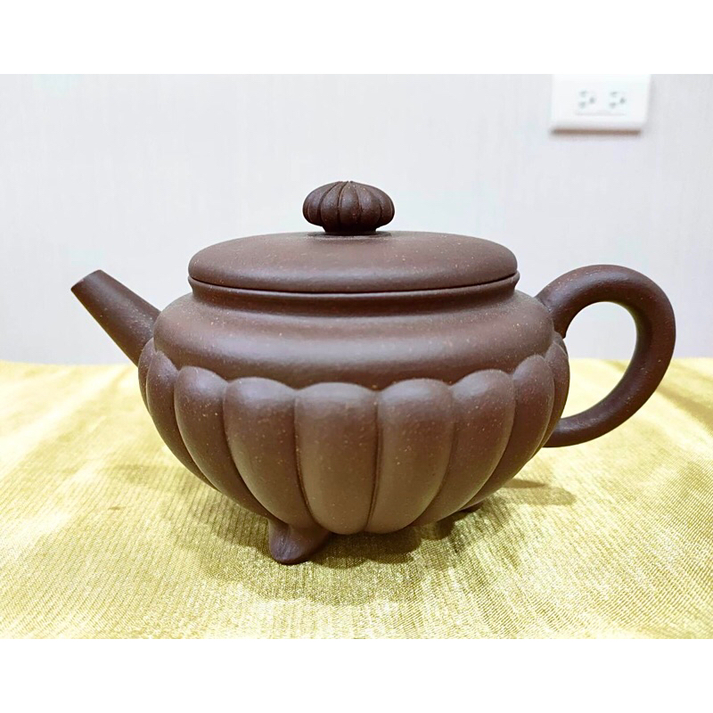 只有一支～早期中國宜興龍山砂紫砂手工菊瓣壺(大)/茶壺茶具