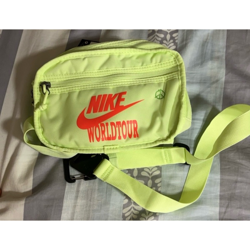 Nike 包包 男女款 螢光 側背包 斜背包 腰包 斜肩包 DH3079-383