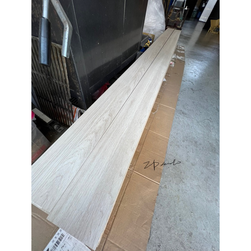 設計師下錯數量故出售 全新台灣產 系統板材 踢腳板 白橡木 全新品 可做造型天花板 格柵 造型牆 可單買 一支 $300