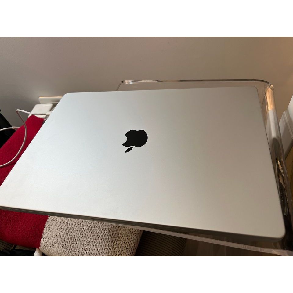 MacBook Pro M1 Max /64GB RAM/2TB/32 core GPU