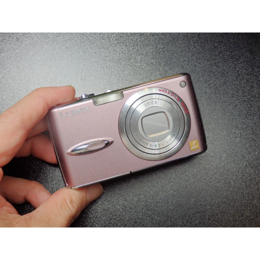 &lt;&lt;老數位相機&gt;&gt;PANASONIC LUMIX DMC-FX01 (防手震 / LEICA鏡頭/ CCD相機 /粉紅)