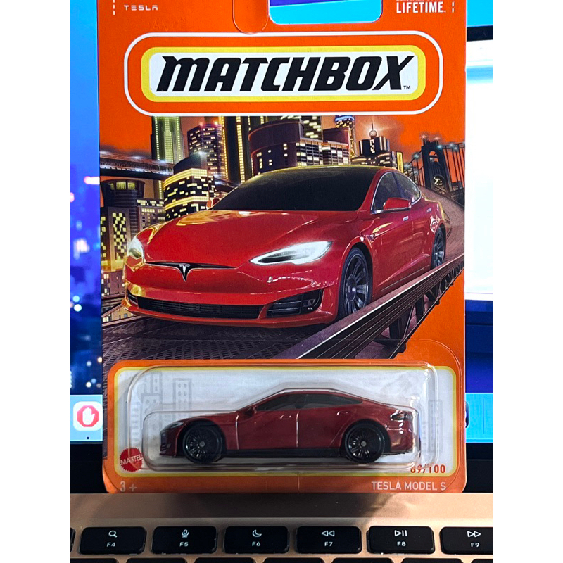 《日版》Matchbox 火柴盒小汽車 Tesla Model S 特斯拉 電動車 玩具車 充電 1:64 跑車 收藏