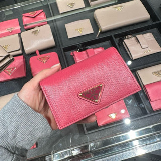 SoHoShop歐洲代購 PRADA 三角牌LOGO水波紋牛皮卡片包 1MC022