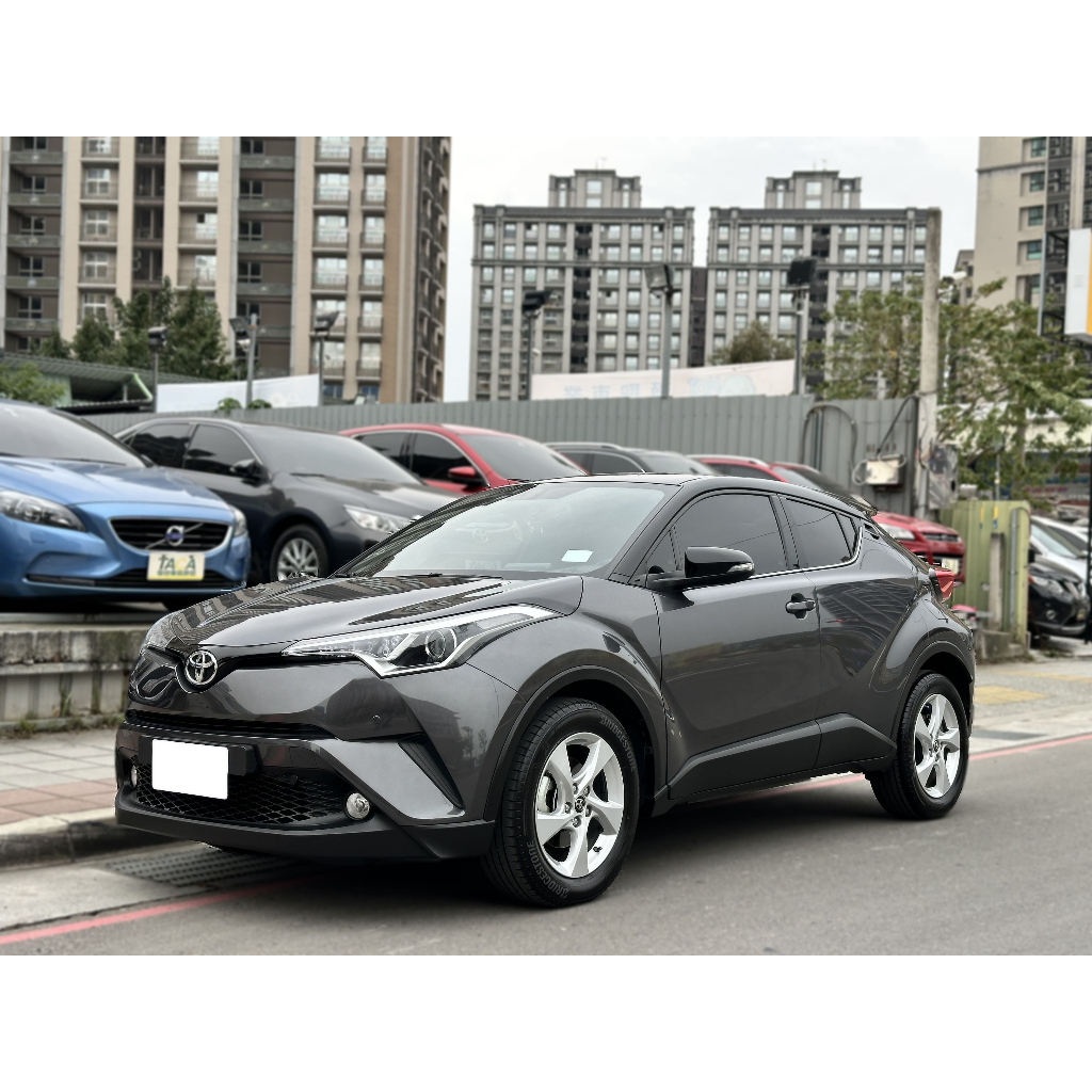 2017 Toyota C-HR 豪華版,選配黑車頂,導航電視,行車紀錄器,抬頭,車況超優,高妥善率,跨界小休旅