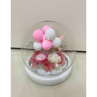 LED暖光告白氣球永生花玻璃罩禮盒。粉紅色系珍珠裝飾。520送禮