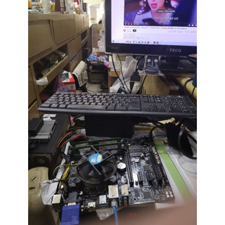 技嘉 GA-H97M-DS3P / 1150 / USB3主機板+i3 4130 +4記憶體