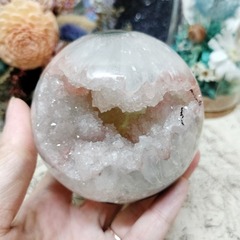 || 稀有粉色系 全水晶 開口笑水晶球-7.9公分 • 大顆粉色水晶球 帶晶洞 ||