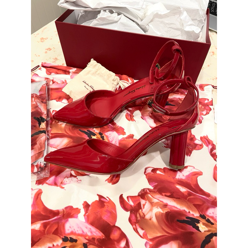 Salvatore Ferragamo-Flower Invasion 紅色印花絲巾高跟鞋
