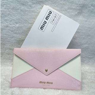 ❤️現貨❤️信封磁扣式化妝包(miu miu)附盒 (瑕疵)