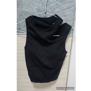 轉售 DIFF 韓版鏤空彈性顯瘦短版背心 帶胸墊免穿內衣 上衣 小可愛 女裝 衣服 短版上衣