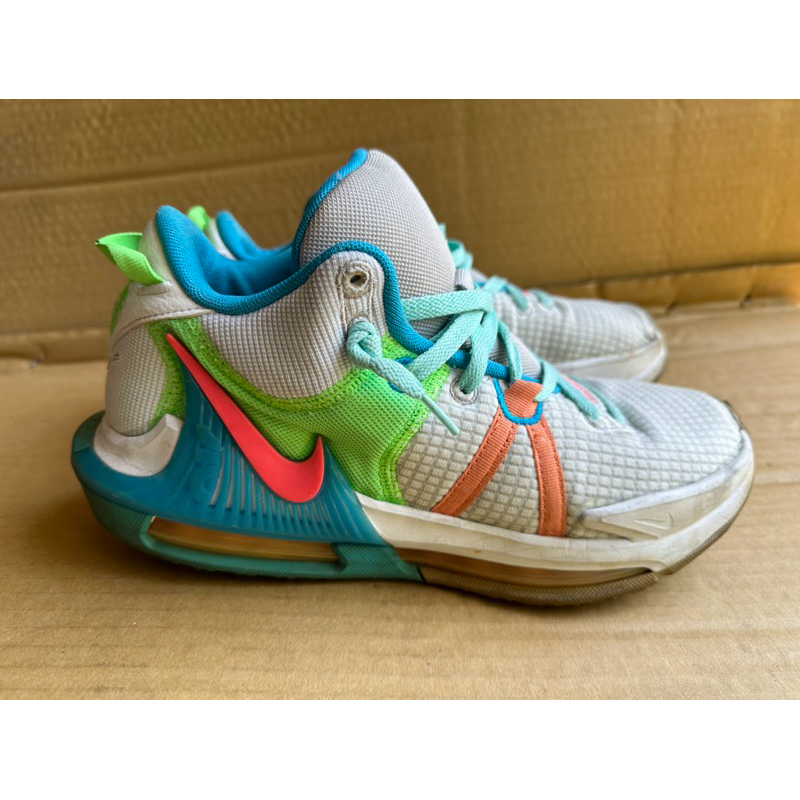 NIKE Lebron James 籃球鞋