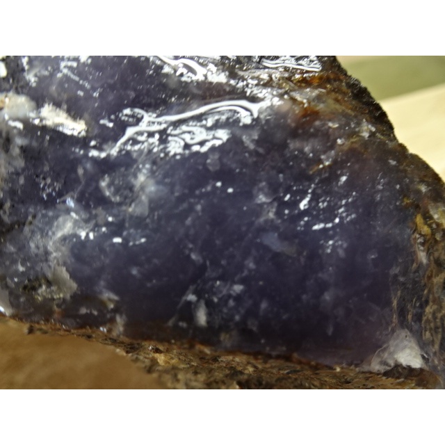 《藍金寶石玉石批發區》→〈原石系列〉→天然黑皮層色深清透紫玉髓原礦〈3360公克→BPE3360