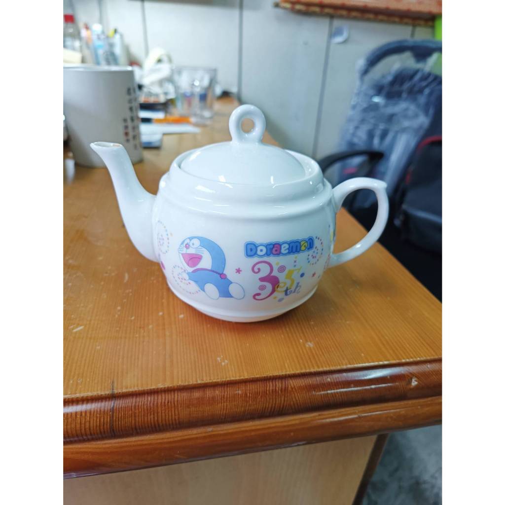 【銓芳家具】哆啦A夢 Doraemon 35週年紀念茶壺 泡茶壺 陶瓷茶壺 咖啡壺 下午茶 35周年茶壺 1130408