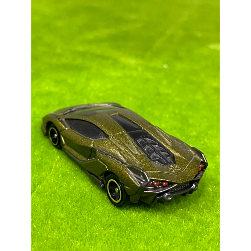 1/64 Tomica Lamborghini Sian FKP 37