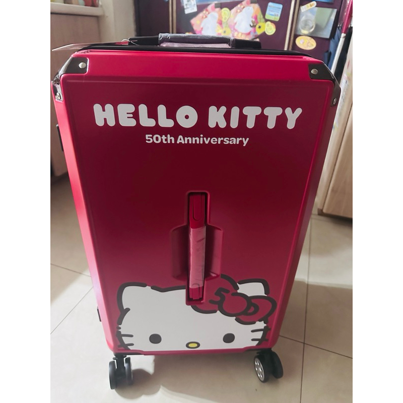 價格含運！自取優惠1600！Hello Kitty 50週年24吋紀念行李箱 靜音 萬向輪 凱蒂貓 運送郵局請詢問