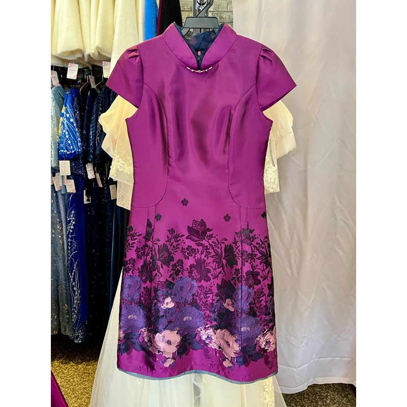 媽媽禮服 亮面紫色 旗袍領 下擺油墨印花感 中長版柔軟高檔 旗袍禮服 尺碼XL