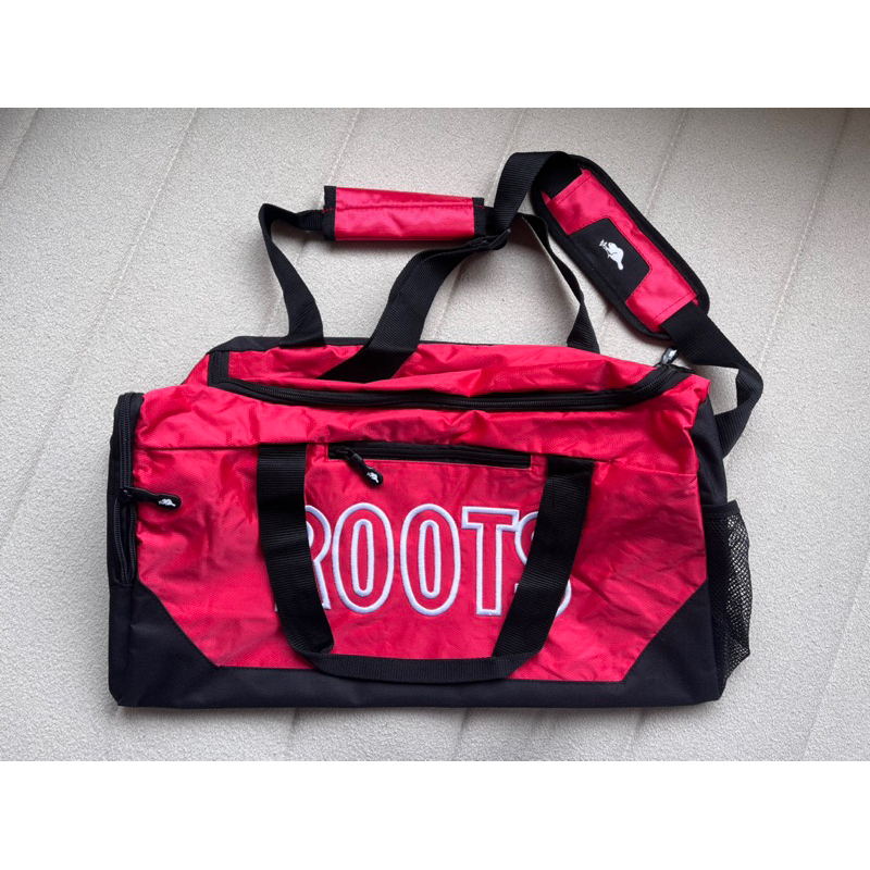 Roots紅黑色刺繡行李袋