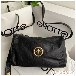 臺灣出貨 GROTTO 無性別主義 義大利綿羊皮 小羊皮包 側揹包 枕頭包 綿羊皮包 羊皮包 率性風格 箭頭包