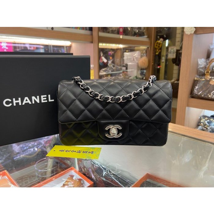 歐洲全新代購 CHANEL 香奈兒 COCO 20cm 小羊皮黑色銀鍊迷你經典款肩背包 斜背包 A69900