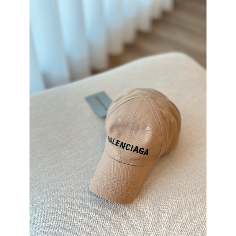 【𝐂𝐚𝐬𝐞𝐬】 Balenciaga｜巴黎世家奶茶色老帽 棒球帽 刺繡棒球帽 精品代購 歐洲代購 日本代購