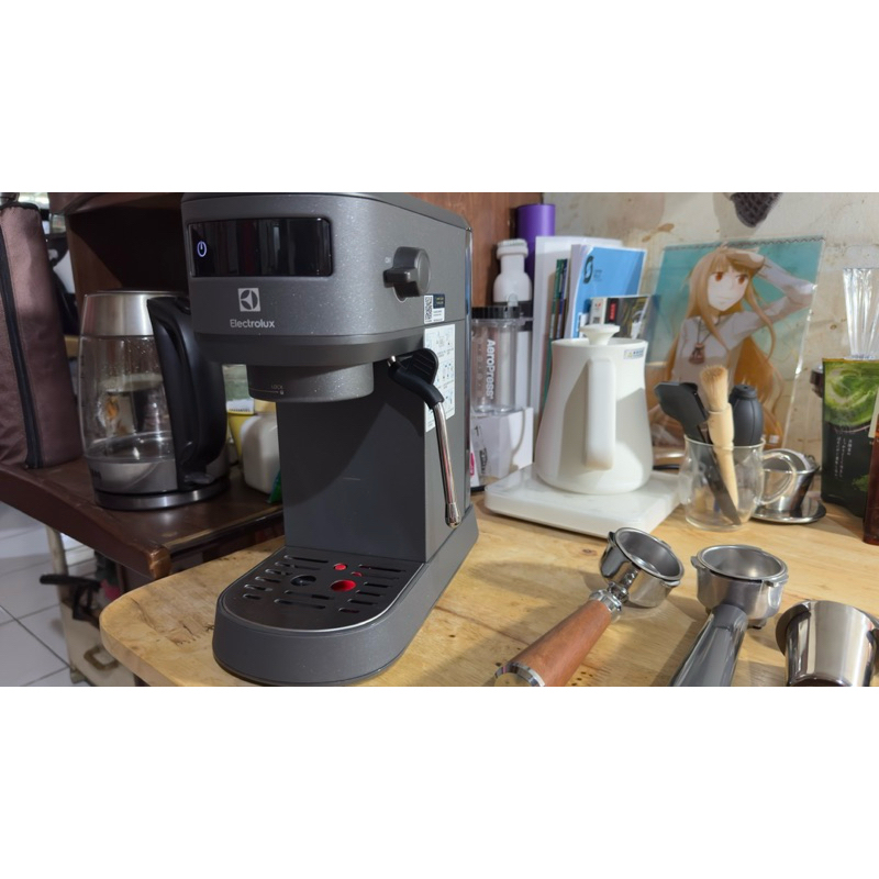 《二手》Electrolux伊萊克斯極致美味500半自動義式咖啡機（附贈自購配件）