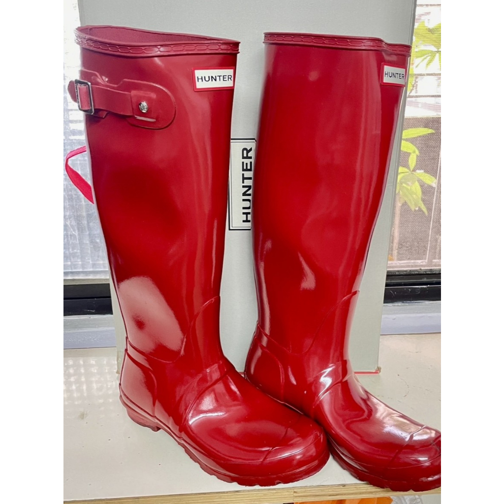 HUNTER 正品時尚雨靴 雨鞋 香港版亮面正紅雨靴 二手狀態良好乾淨   #梅雨季 #時尚雨靴