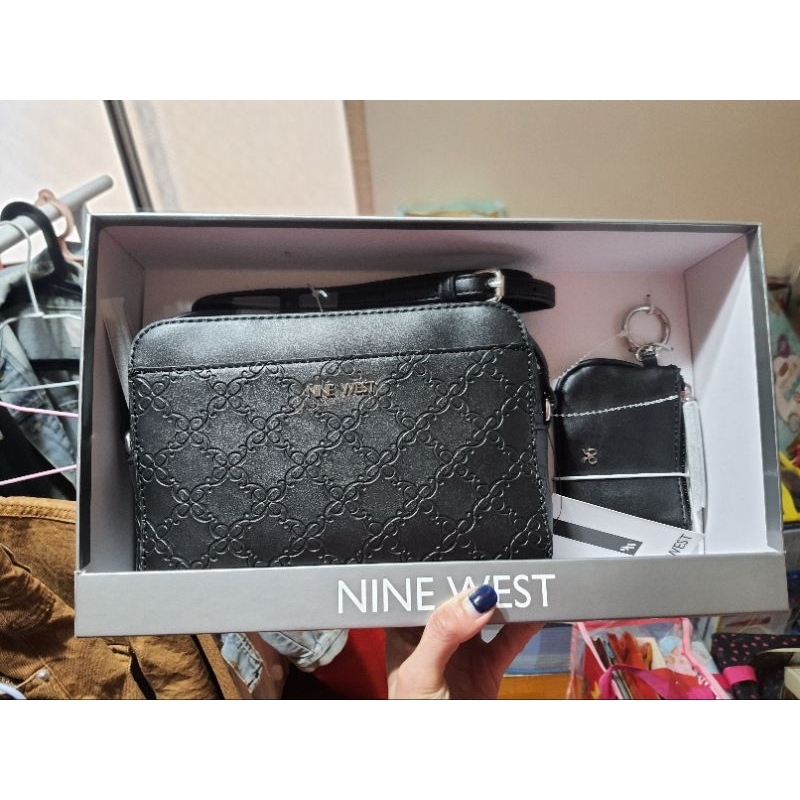 NINE WEST 壓紋相機包附零錢包禮盒組   黑色