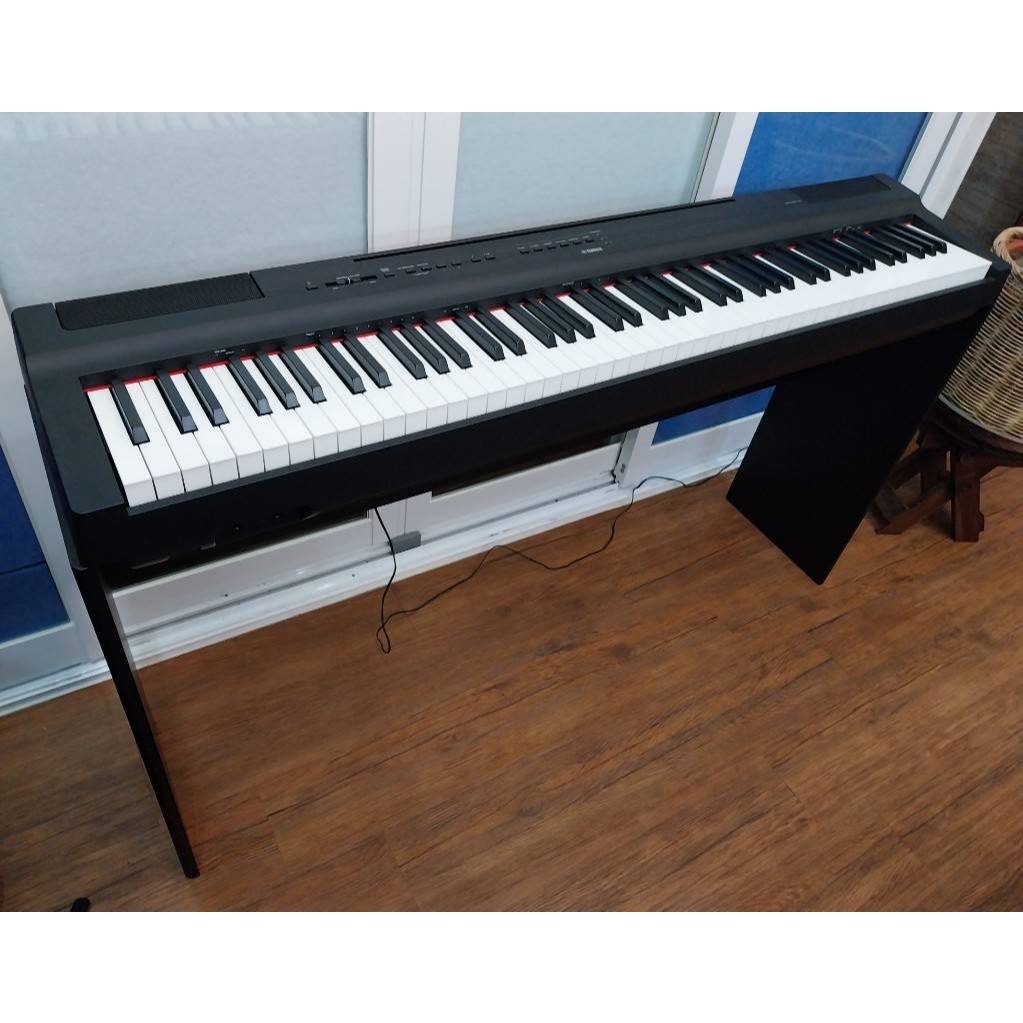 律揚樂器之家~  YAMAHA電鋼琴 P125展示琴88鍵  黑 + 木頭琴架譜架
