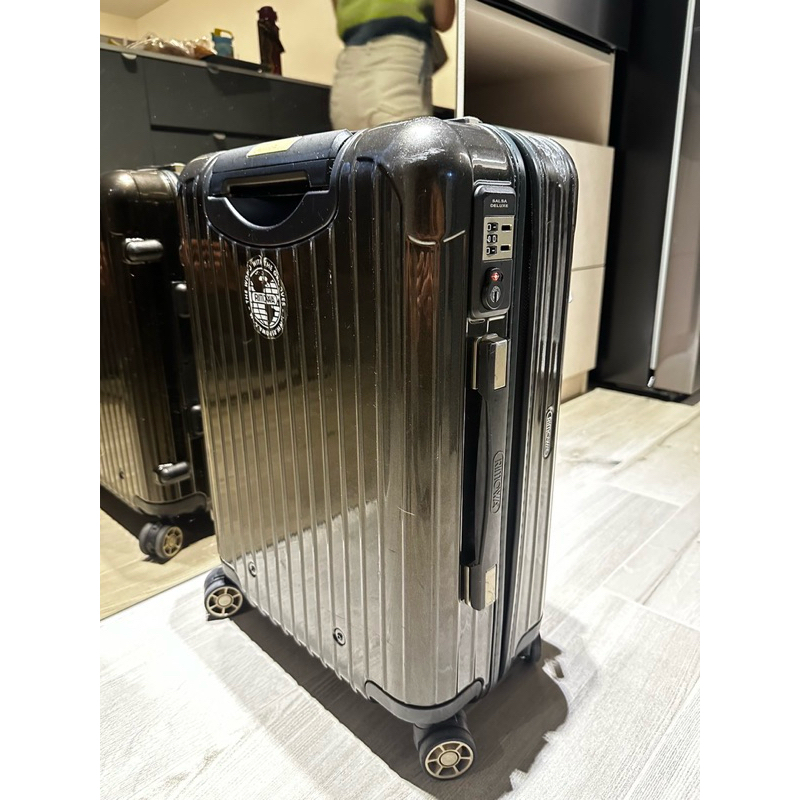 Rimowa Salsa Deluxe Hybrid 20吋登機箱