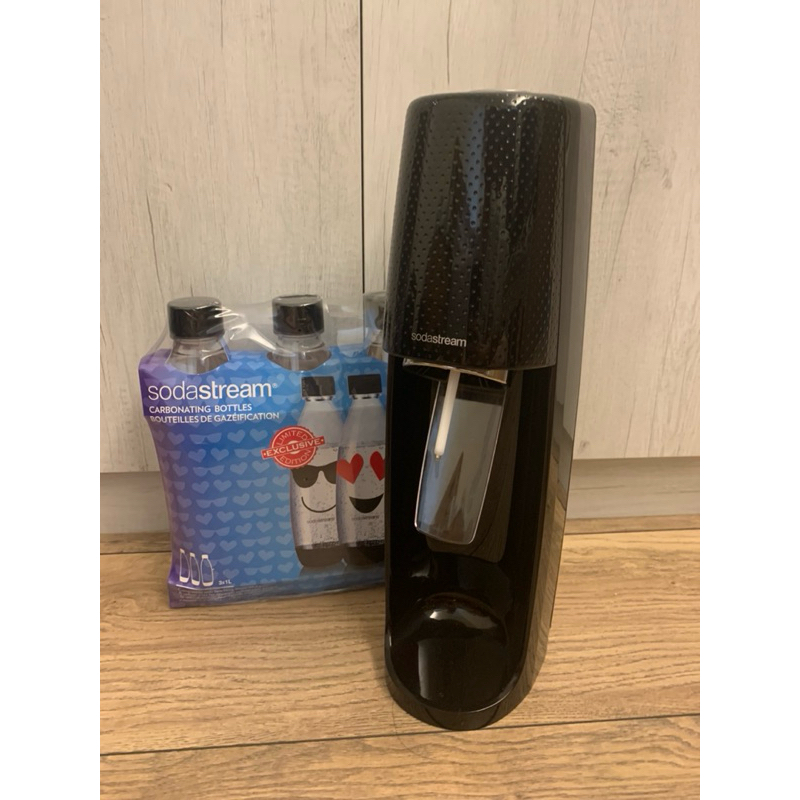 Sodastream自動扣瓶氣泡水機 黑（二手）含空鋼瓶+全新水滴型專用水瓶1L*3入(效期2024/04）