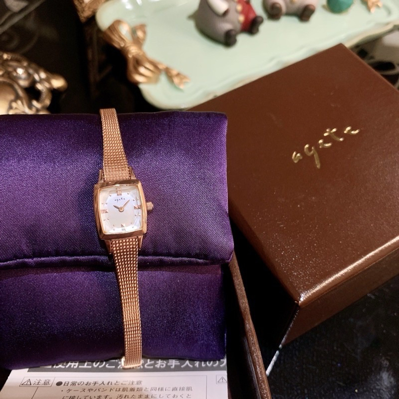 日本專櫃品牌輕珠寶Agete CLASSIC玫瑰金典雅古典氣質細緻復古風格小錶徑珍珠母貝面盤寶石切割鏡面輕珠寶手環式手錶