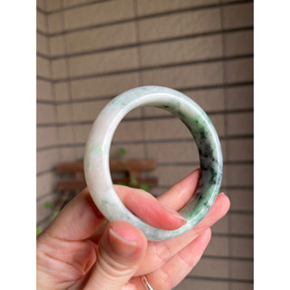 【一方翡翠】#889370 糯種牛奶底飄蘭花翡翠平安鐲(55以下圈口可戴) 翡翠A貨附證書
