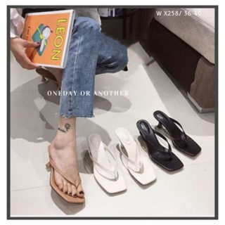 大尺碼36-42碼❤升級版❤韓國同款素色俐落夾腳方頭高跟拖鞋 778