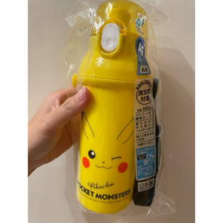精靈寶可夢元 氣皮卡丘搖尾巴彈蓋直飲水壺 交換禮物 480ML（附背帶）（日本製）全新