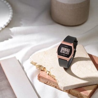 []錶子$行頭[] CASIO 卡西歐 酒桶型 膠帶 電子錶 - 古銅金X黑 (LW-204-1A)