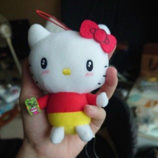 hello kitty 聯名蠟筆小新 娃娃 吊飾娃娃 正版有標