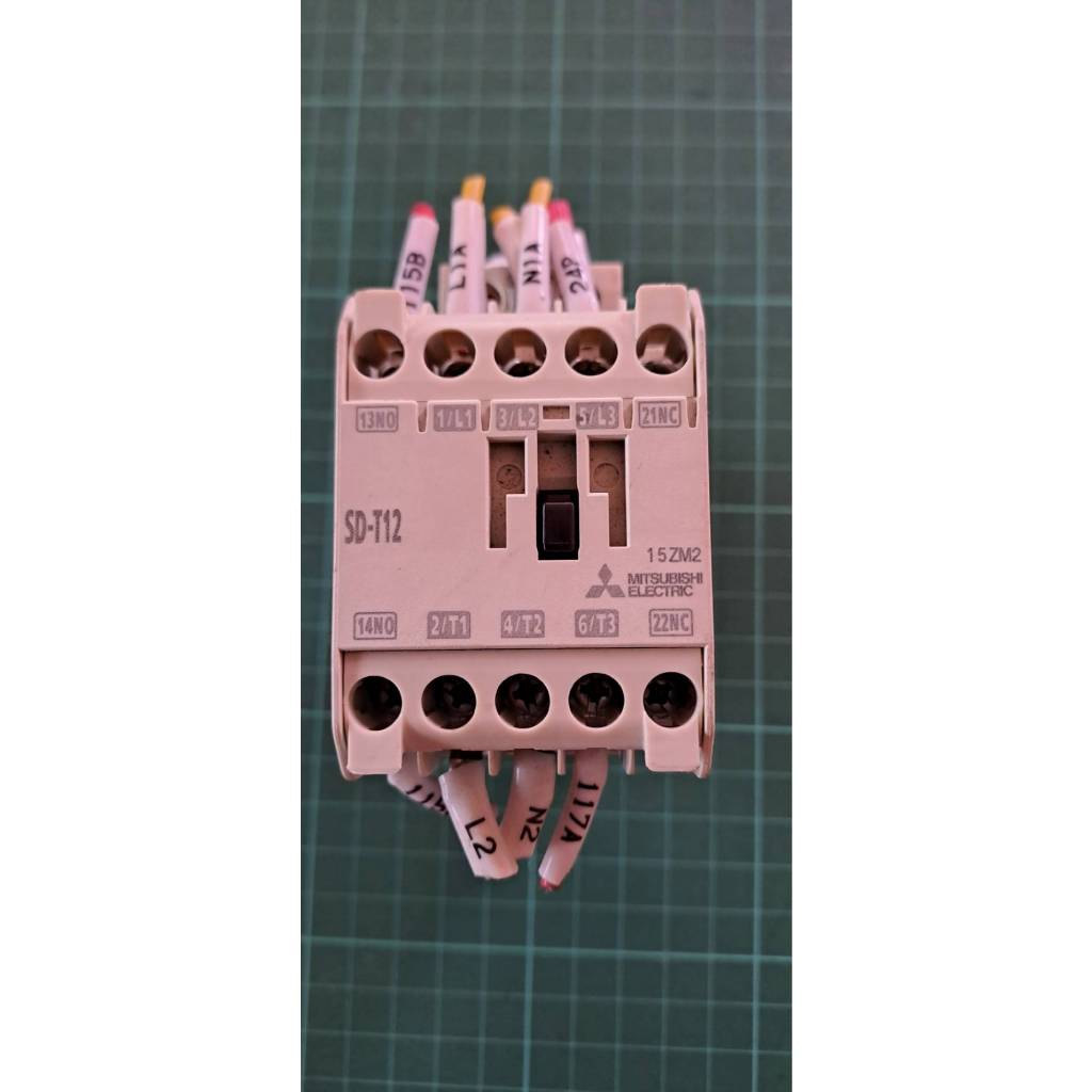 日本外匯中古 三菱 MITSUBISHI 電磁接觸器SD-T12 DC24V 3A 1a1b 20A
