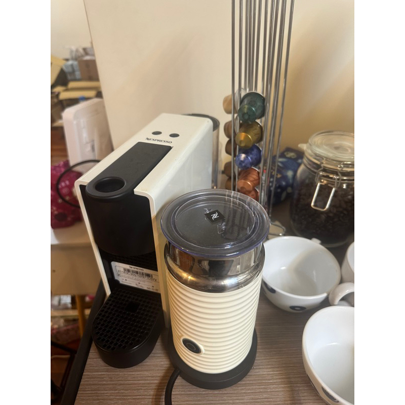 Nespresso 膠囊咖啡機ESSENZA MINI 純潔白 &amp; AEROCCINO3 白(二手誠可議價)