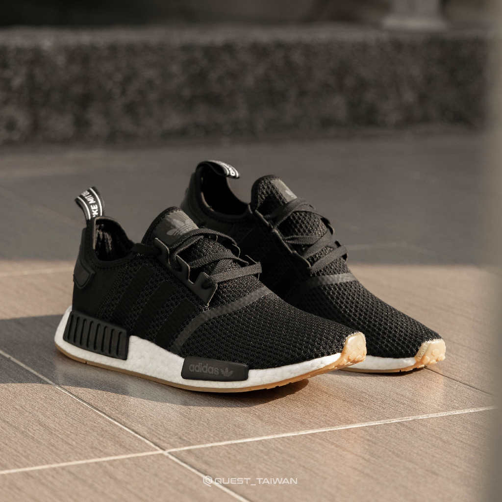 【QUEST】現貨 特價 ADIDAS ORIGINALS NMD R1 BOOST 黑白 焦糖底 B42200