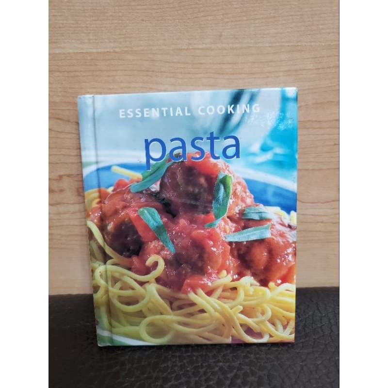 二手外文書Essential cooking pasta義大利麵烘飪食譜書籍
