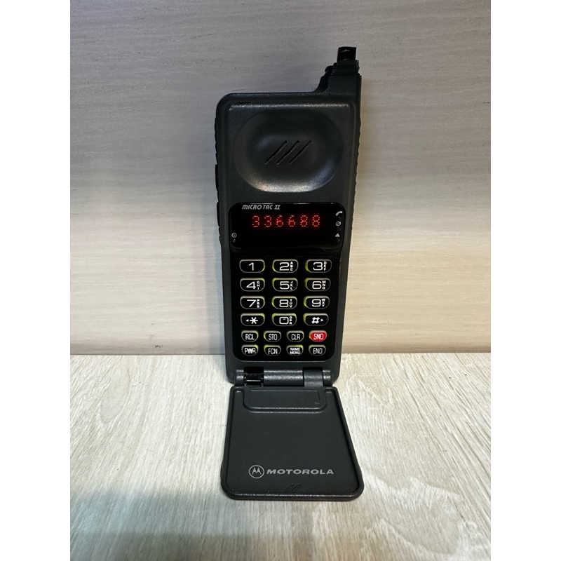 早期摺疊機MOTOROLA MICRO TAC II按鍵版手機 古董手機 早期電話 拍戲道具 擺件  道具 （可過電）