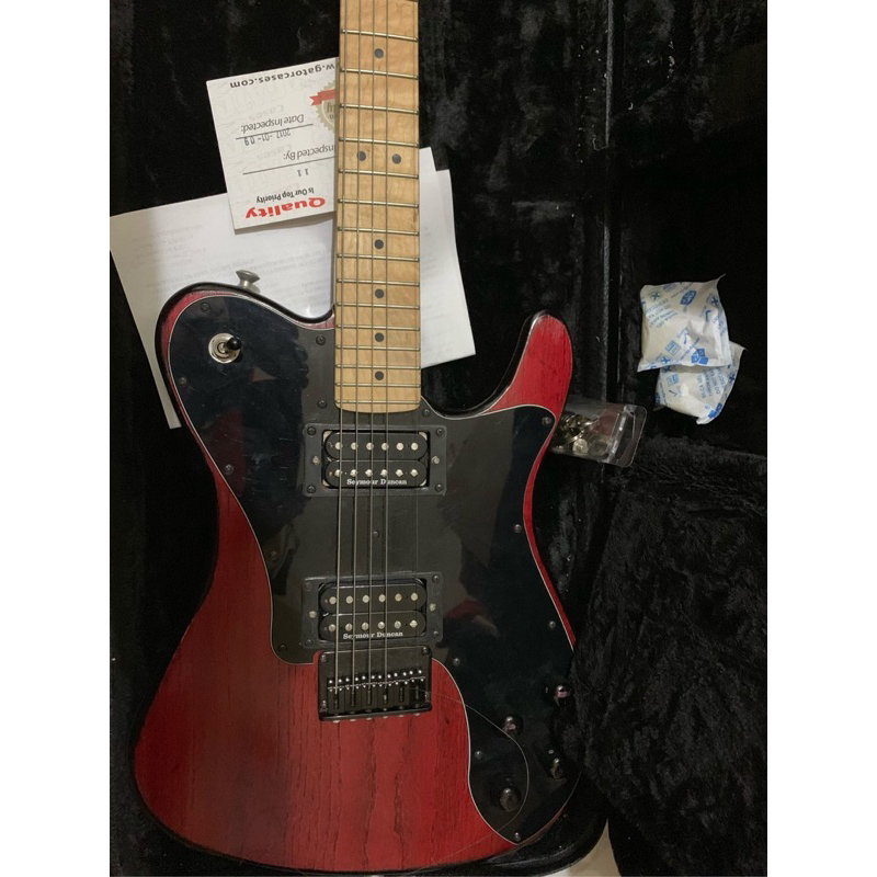 電吉他 黑紅 含硬盒（美國購入）