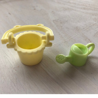 ✤鳩日堂 森林家族 散件 園藝用品 耳朵小雞黃小水桶 草綠色花灑 微縮 袖珍 娃娃屋 水桶 花灑 澆花器