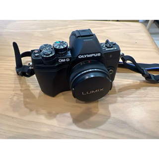 二手 OLYMPUS OM-D E-M10 Mark III 買機身送lumix14mm標準鏡頭