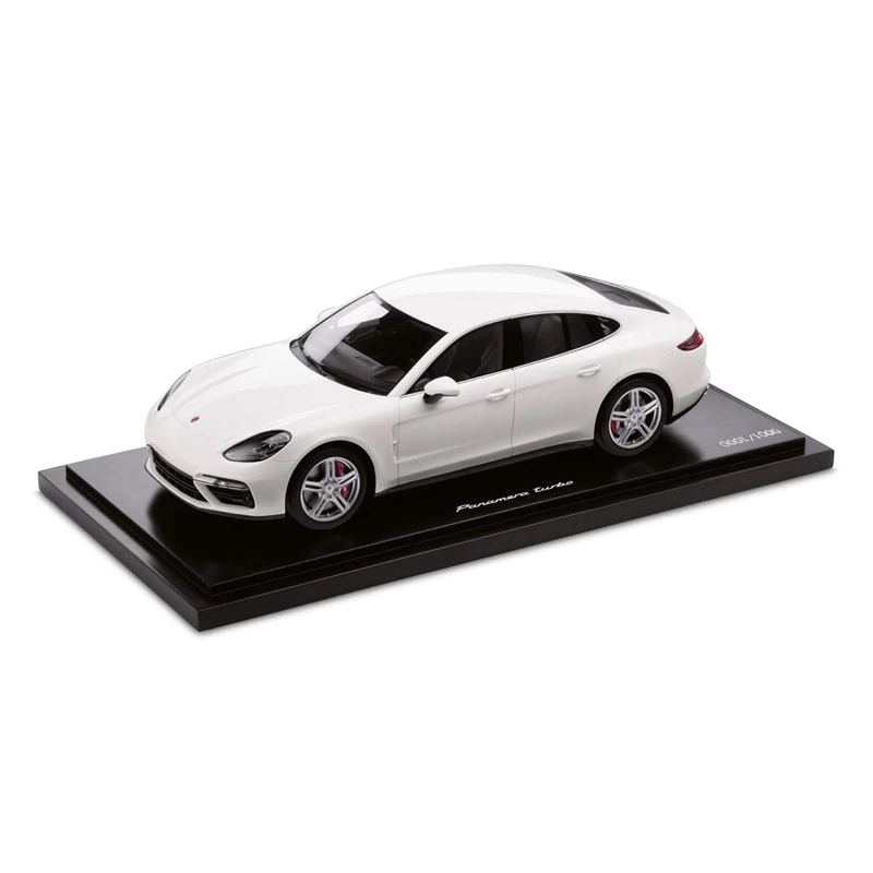 Porsche 保時捷原廠 1/18 • Panamera Turbo (white)