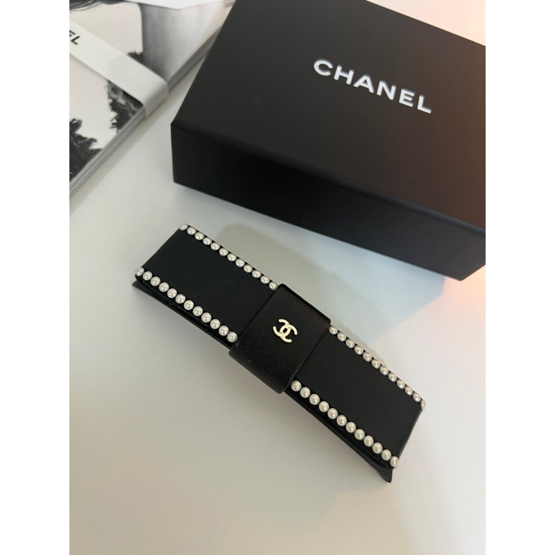 chanel 香奈兒 珍珠小羊皮蝴蝶結髮夾