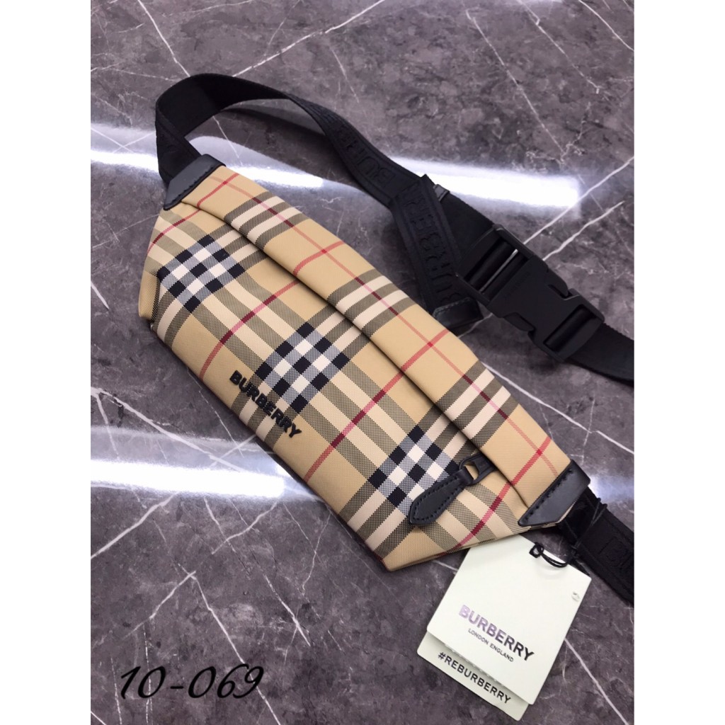 高雄凡賽斯歐洲精品 BURBERRY BUR BBR 經典款 滿版卡其格紋 立體黑色字體 腰包 胸包 包包