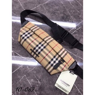 高雄凡賽斯歐洲精品 BURBERRY BUR BBR 經典款 滿版卡其格紋 立體黑色字型 腰包 胸包 包包
