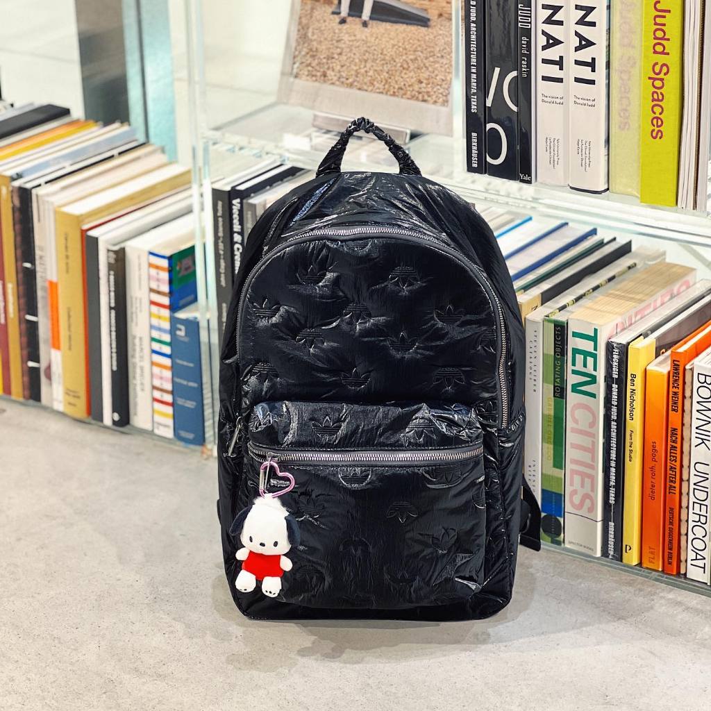 新款🔺Adidas Originals Backpack 黑色 緞面 滿版 印花 壓紋 後背包 II3396