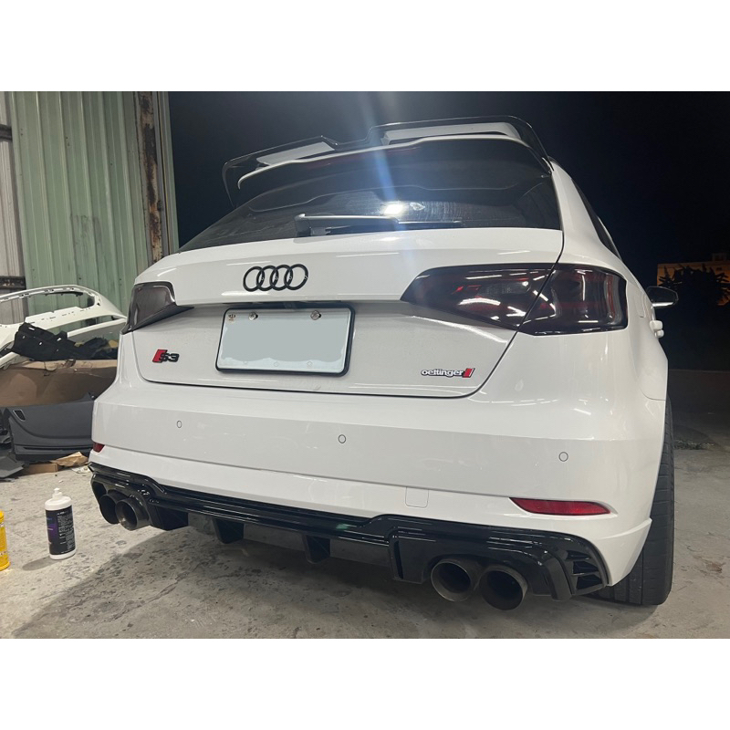 Audi A3/S3 8V/8VA 升級RS3後保桿。原廠保桿